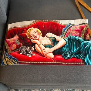 Vintage Style Pillowcase Featuring Marilyn